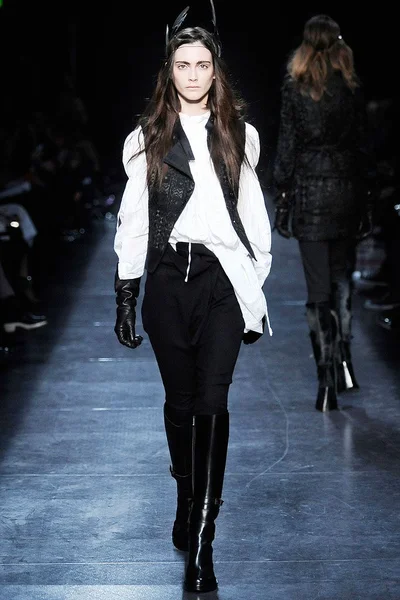 Look 8